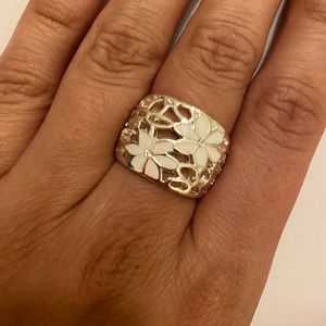 Chunky flower ring